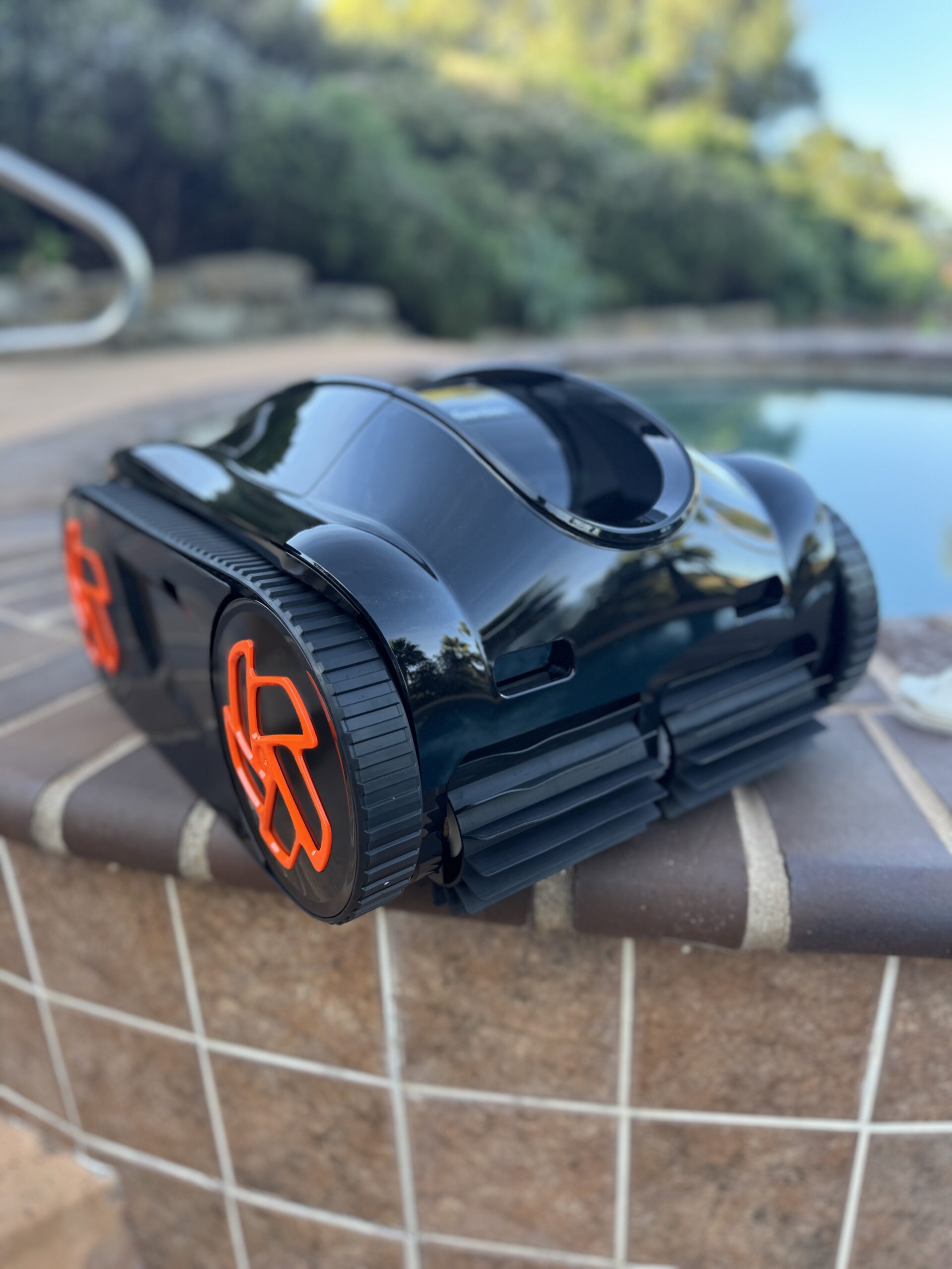 IMG 5129 iGarden Cordless Robotic Pool Cleaner K Series